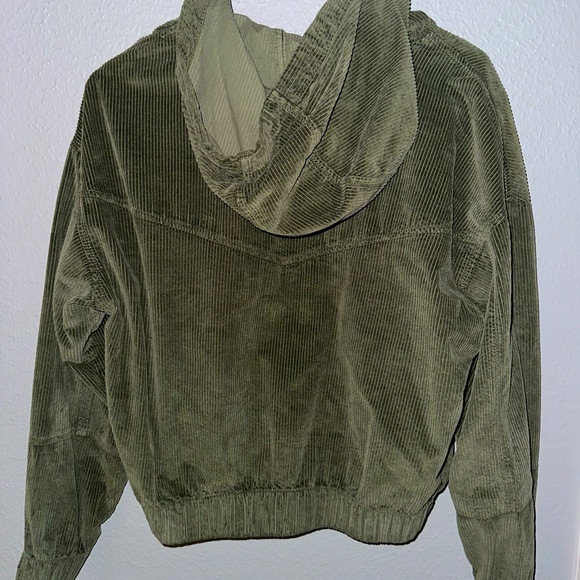 American Eagle olive green corduroy bomber jacket- size small (fit is baggier) - Picture 4 of 6